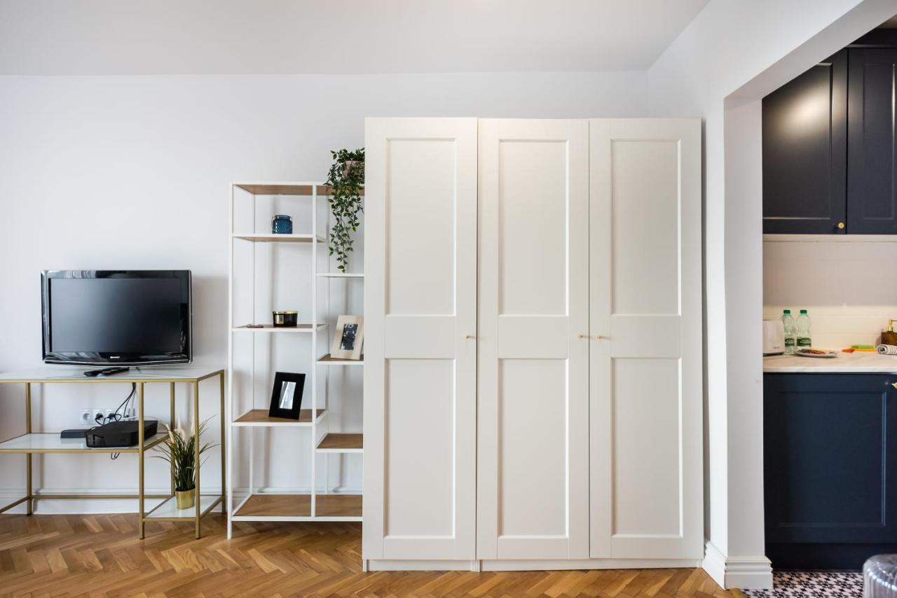 Metro Dworzec Gdanski Elegant Studio Apartment Warsaw Exterior photo